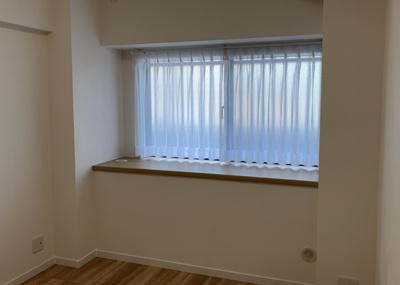 【中庭】 | ライオンズマンション南大沢 | 中庭（パティオ）とは、一つの建築物の内部に設けられた、壁などで囲われている庭のことを指します。コの字型、ロの字型が主流ですが、L字型の中庭もあります。最近では、インテリア性の高さからも人気があります。