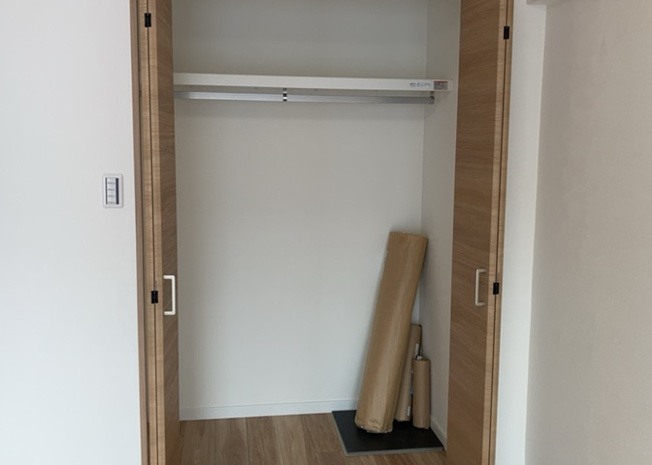 【収納】 | ライオンズマンション南大沢 | デザイン性を重視しすぎて収納が少なかった！なんてことにならないため、事前に現地で収納の数を確認しておくことをお勧めします。クローゼット以外にも床下収納や屋根裏収納、パントリーなどもチェックしましょう。