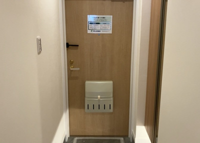 【ロビー】 | ライオンズマンション南大沢 | ロビーというと、エントランスと何がちがうの？と思いますよね。実はロビーとエントランスには明確な決まりはありません。物件によっては、エントランスを入って広がるある程度の広さのある空間がロビーとなります。