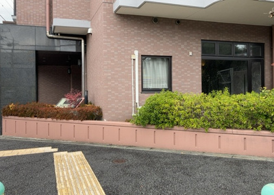 【外観】 | ライオンズマンション南大沢 | 景色重視でお家選ぶをするとスーパーが遠い！学校が遠い！など生活をするうえで利便性で困ることもあります。まず一度現地を見学する際に、周辺の施設などがあるかを確認し、暮らし始めた後のことを想像しましょう。