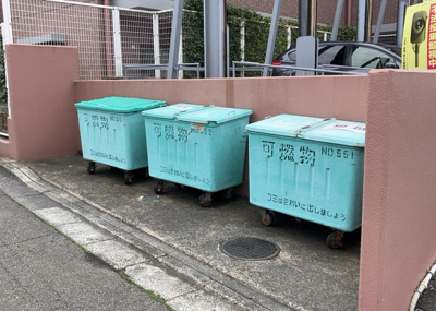 【外観】 | ライオンズマンション南大沢 | ＲＣ造、Reinforced Concreteは直訳すると補強されたコンクリートです。主に柱や梁・床・壁が鉄筋とコンクリートで構成おり、鉄筋を組んだ型枠にコンクリートを流し込んで固めたものを指します。