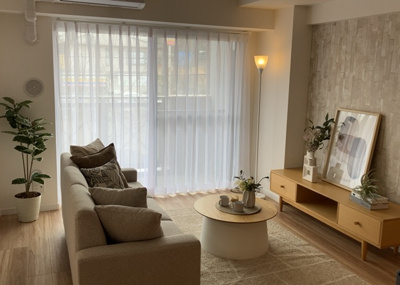 【バルコニー】 | ライオンズマンション南大沢 | 一般的なバルコニーは、奥行1.5ｍ程ですが、ワイルドバルコニーは2ｍまで広がっています。そのため洗濯物の間隔をあけ干すことができ、乾きやすいというメリットや、ガーデニングが楽しめる等の特徴があります。