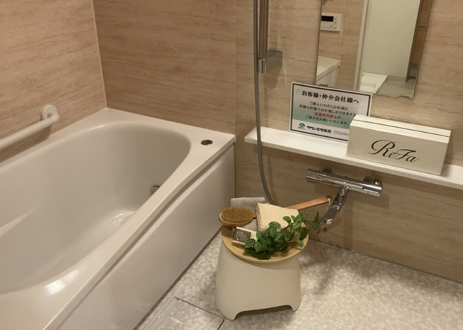 【浴室】 | ライオンズマンション南大沢 | 入浴時の快適さも大事なことですが、綺麗な状態を維持できなければ気持ちよく入浴できません。毎日の掃除が楽という点は大事なポイントになります！カビが生えにくく掃除がしやすい、壁や浴槽を選ぶといいでしょう。