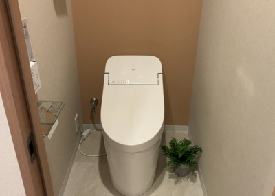 【トイレ】 | ライオンズマンション南大沢 | トイレは大きさや形、機能、抗菌性などが異なる多種多彩なタイプが各メーカーから出ています。それぞれに良さがあるため、事前にどういったタイプのトイレがいいのかをご家庭内で決めて、内見に行くといいでしょう。