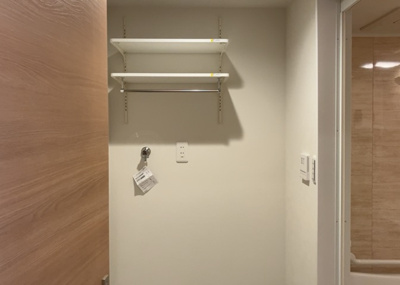 【脱衣所】 | ライオンズマンション南大沢 | 洗面脱衣所は「体を綺麗に整える場所」という目的と役割を持っています。そして便利で使い勝手のいい「体を綺麗に整える場所」にするためには、配置や動線、照明や収納計画をしっかりと検討しておく必要があります。