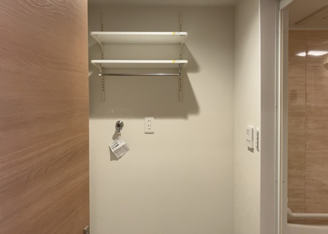 【脱衣所】 | ライオンズマンション南大沢 | 洗面脱衣所は「体を綺麗に整える場所」という目的と役割を持っています。そして便利で使い勝手のいい「体を綺麗に整える場所」にするためには、配置や動線、照明や収納計画をしっかりと検討しておく必要があります。