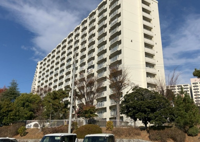 【外観】 | 東建座間ハイツ東館４号棟 | マンションの外観は非常に重要なポイントです！外観の善し悪しは資産価値に大きな影響を与えます。外観のいいマンションを購入することで、高値で売却がしやすく、買い手が見つかりやすいというメリットがあります。