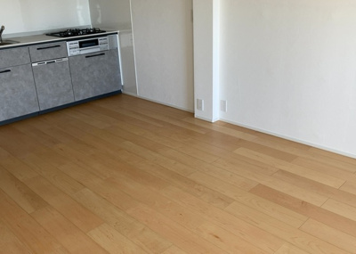 【ダイニング】 | 東建座間ハイツ東館４号棟 | ダイニングは、食事や家族の団らんスペースとしてだけではなく、ほかの用途としても使用することができます。ダイニングテーブルを置き、食事のためのスペースを作ることでリビングとの差別化を図ることができます。