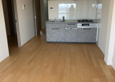 【キッチン】 | 東建座間ハイツ東館４号棟 | L型アイランドタイプは、キッチンからダイニングにもリビングにも目が行き届くので、とても使いやすい配置です。L字型独立タイプは、キッチンを独立させてるためLDKというよりもLDといった様なイメージです。