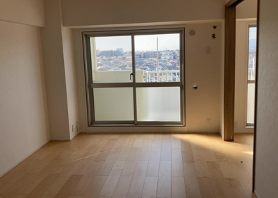 【居間・リビング】 | 東建座間ハイツ東館４号棟 | リビングの間取りの種類は大きくわけてリビングとダイニングが別になっているタイプ、リビングダイニング一体型です。どちらも一長一短ですので、家を選ぶ時はその両面をチェックして決めるようにしましょう。