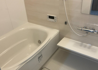 【浴室】 | 東建座間ハイツ東館４号棟 | 入浴時の快適さも大事なことですが、綺麗な状態を維持できなければ気持ちよく入浴できません。毎日の掃除が楽という点は大事なポイントになります！カビが生えにくく掃除がしやすい、壁や浴槽を選ぶといいでしょう。