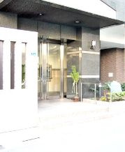 【エントランス】 | ベルメゾン向島 | 落ち着いたエントランスです