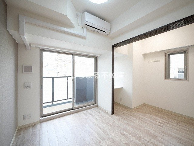 エステムコート大阪福島ルアーナの居間・リビング