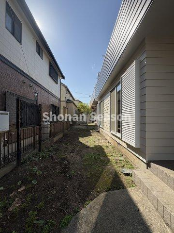 【庭】 | おうちプールやBBQも楽しめるお庭付きのお住まいです。