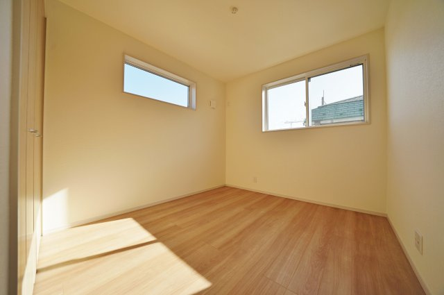 【横浜市旭区中白根2丁目46-12新築戸建て】★仲介手数料無料★（白根小学校・上白根北中学校）の洋室