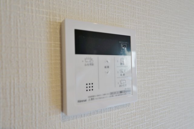 【横浜市旭区中白根2丁目46-12新築戸建て】★仲介手数料無料★（白根小学校・上白根北中学校）の発電・温水設備