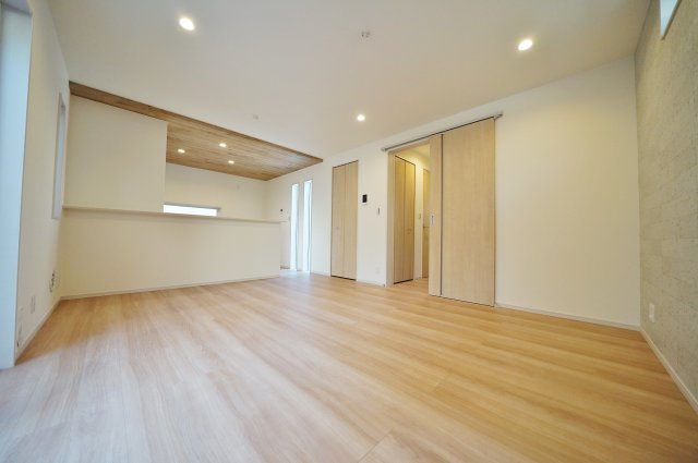 【横浜市旭区中白根2丁目46-12新築戸建て】★仲介手数料無料★（白根小学校・上白根北中学校）の居間・リビング