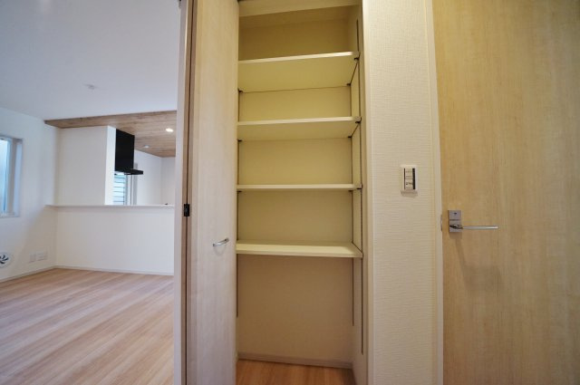 【横浜市旭区中白根2丁目46-12新築戸建て】★仲介手数料無料★（白根小学校・上白根北中学校）の収納