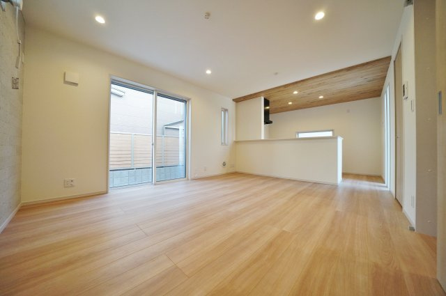 【横浜市旭区中白根2丁目46-12新築戸建て】★仲介手数料無料★（白根小学校・上白根北中学校）の居間・リビング