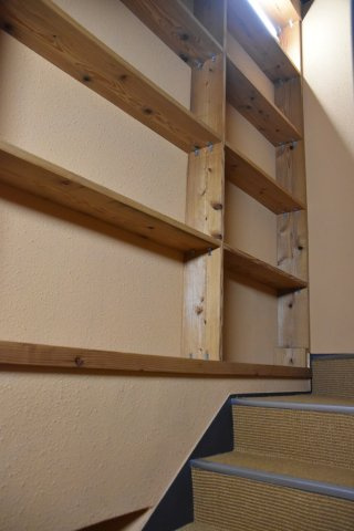 川端丸太町 光が集まる住めるギャラリーのその他共用部分|階段にも展示できます