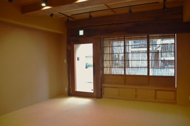 川端丸太町 光が集まる住めるギャラリーの洋室|落ち着いた雰囲気はアンティークショップにもおすすめ