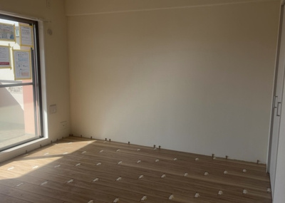 【庭】 | サンクレイドル橋本 | 物件によっては、入居者が個人的に使用できる専用庭がついているものもあります。また、住宅の中にある土間の部分を庭と呼ぶこともあります。庭の用途は住む人によって変わり、それによってデザインもさまざまです。