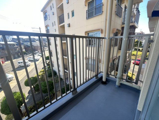 伊川谷住宅4号棟のバルコニー