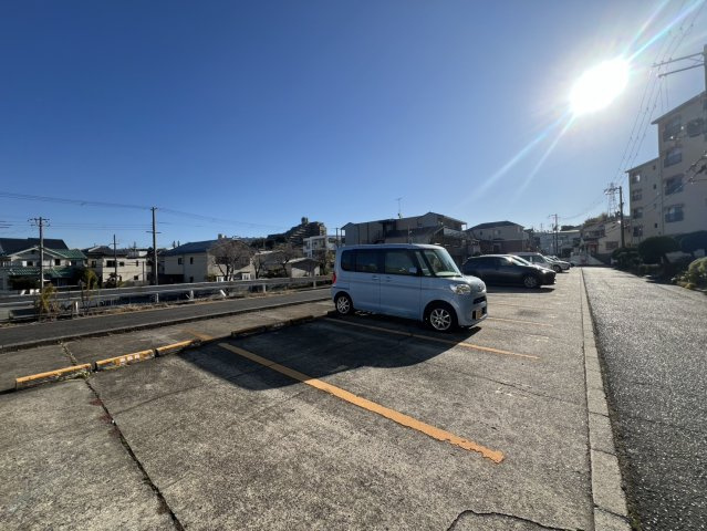 伊川谷住宅4号棟の駐車場