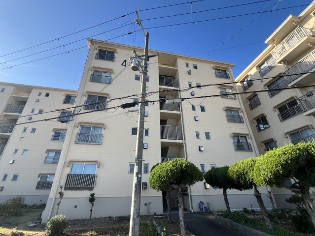 伊川谷住宅4号棟の外観
