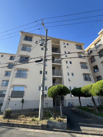 伊川谷住宅4号棟の外観