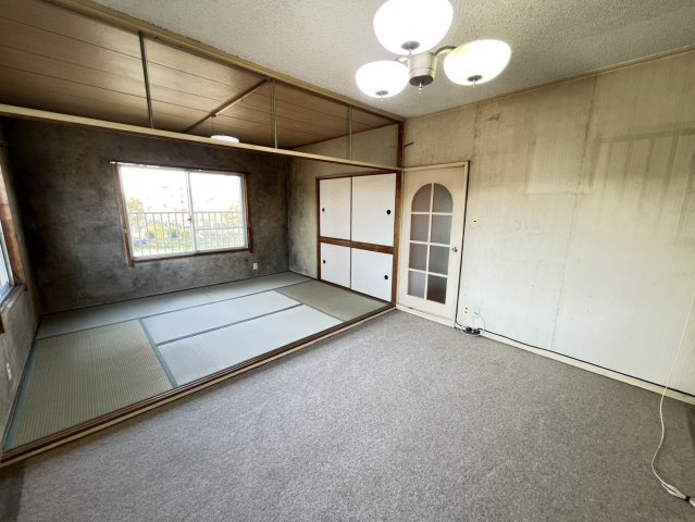 伊川谷住宅4号棟の居間・リビング