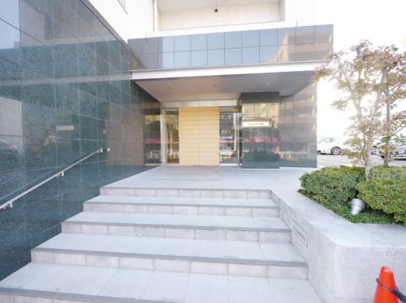 rapport M'sのエントランス