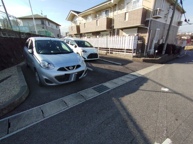 ボン　サンク羽根の駐車場