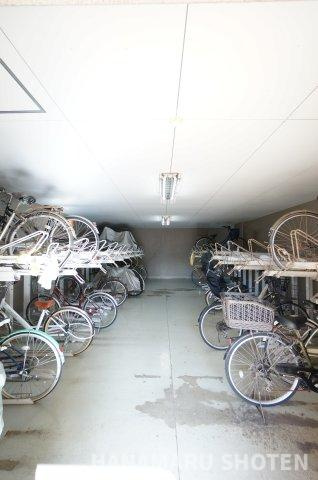 アクアウィング353の駐輪場|＊当日ご案内可＊ご希望の物件まとめてご案内！弊社が掲載していない物件でもOK♪お気軽にご相談ください ♪お電話でのお問合わせがスムーズ♪