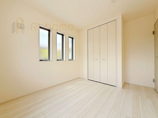 第2石岡市茨城　新築戸建て　1号棟の洋室|どんな部屋家具も合わせやすいシンプルな洋室！
たっぷりの日差しと心地よい風が舞い込む住まい♪