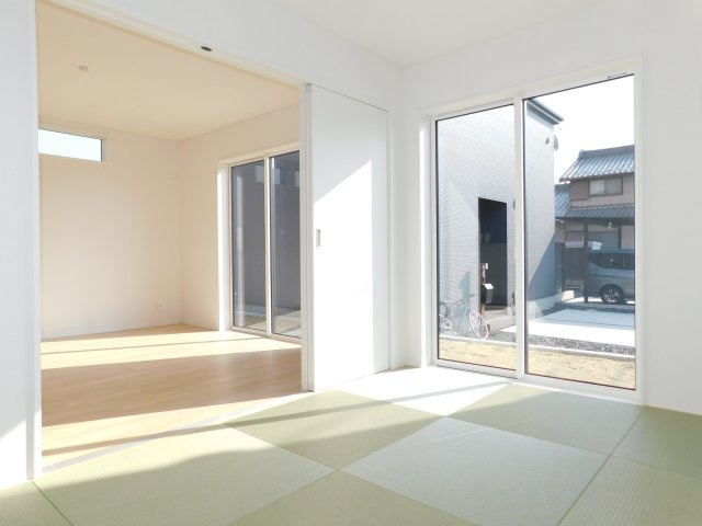 あま市篠田小塚の新築一戸建の和室|◇洋風和室◇　　南面で明るい洋風和室６．０帖　お子様の遊び場やお昼寝スペースとしても利用できます♪