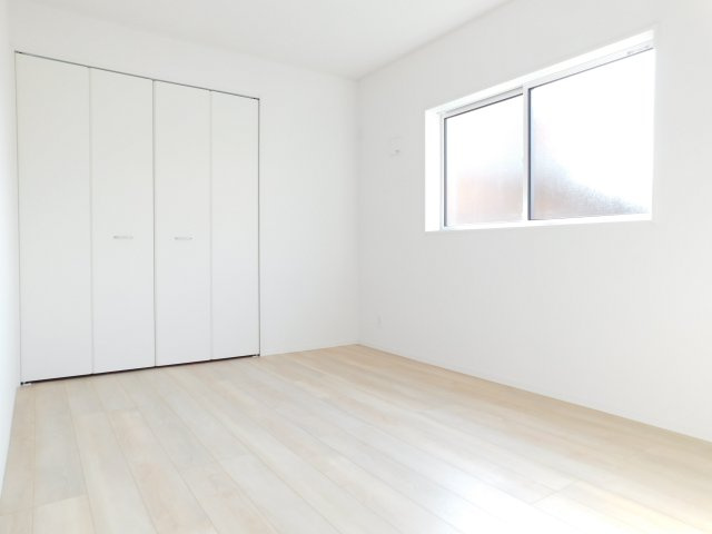 あま市篠田小塚の新築一戸建の洋室|◇洋室◇　　明るい洋室６．５帖　全居室収納完備♪