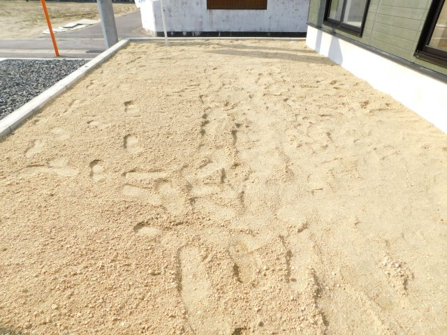 あま市篠田小塚の新築一戸建の庭|◇南庭◇　　南面に陽当たり良好な庭付き♪