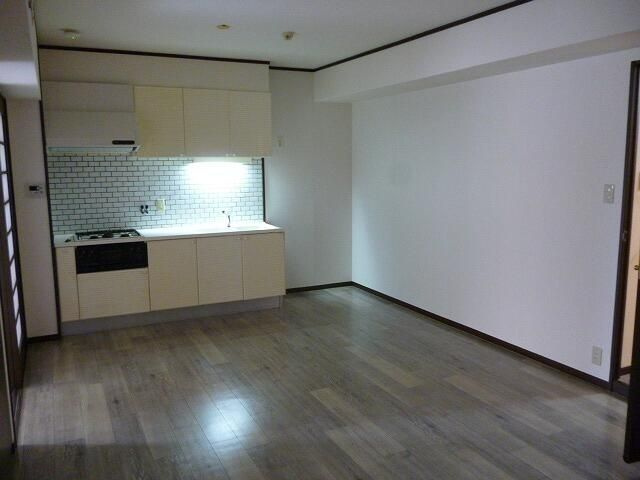 朝日プラザ紺屋町の居間・リビング