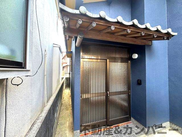 畑寺4丁目中古戸建の玄関|和テイストの玄関です