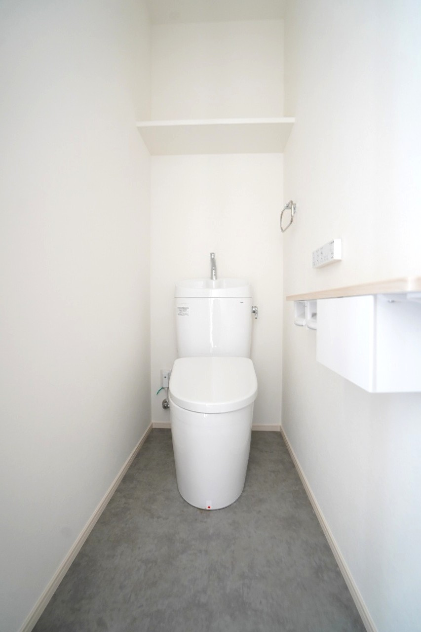 レアルグレイス　A棟【キャッシュバック対象】のトイレ|落ち着いた色調のトイレです