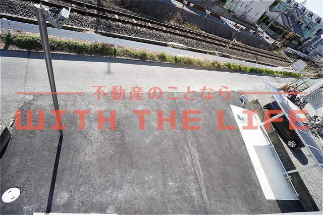 レアルグレイス　A棟【キャッシュバック対象】の駐車場|駐車場があるので、車を買う予定の方も安心です