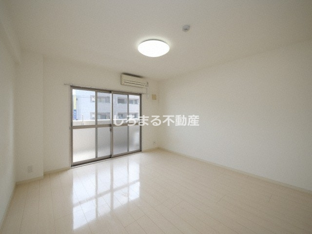 グランシャリオ（関目）の居間・リビング