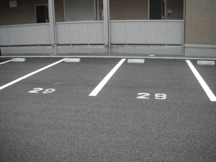 スリー・スター Ⅴ号館 Ａの駐車場|駐車場