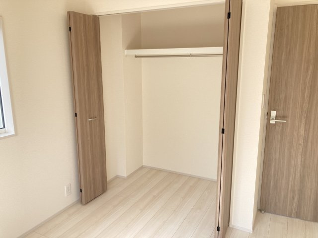 ブルーミングガーデン藤岡市下栗須　２号棟の収納|２階洋室２収納です♪