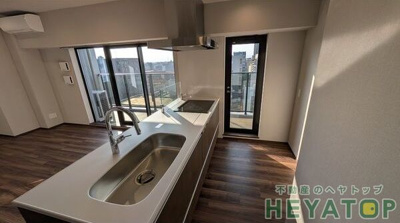 【キッチン】 | ザ・レジデンスパーク栄 | 毎日のお料理が楽しくなるシステムキッチン完備