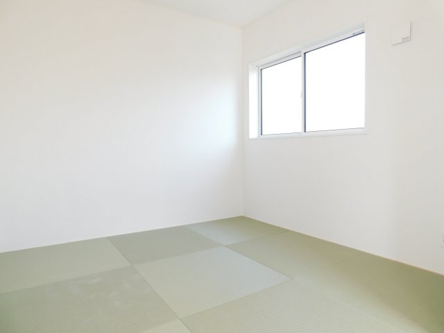 あま市篠田小塚の新築一戸建の和室|◇洋風和室◇　　明るい洋風和室４．５帖　お子様の遊び場やお昼寝スペースとしても利用できます♪