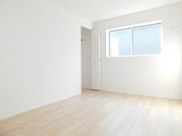 あま市篠田小塚の新築一戸建の洋室|◇２階洋室◇　　明るい洋室６．０帖　全居室収納完備♪