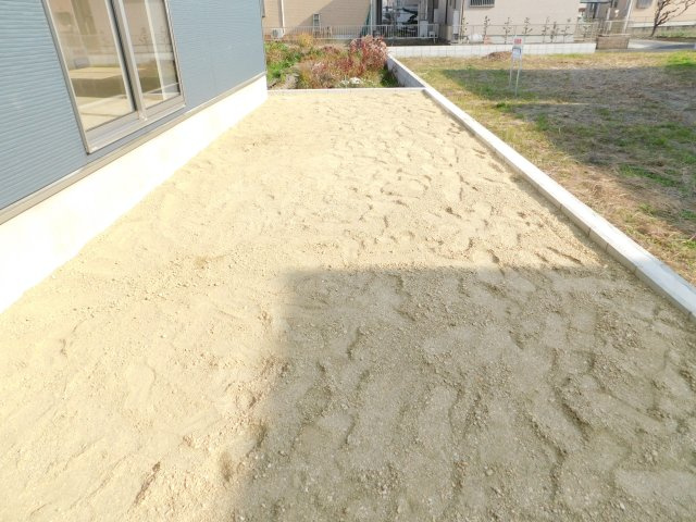 あま市篠田小塚の新築一戸建の庭|◇南庭◇　　南面に陽当たり良好な庭付き♪