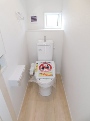 あま市篠田小塚の新築一戸建のトイレ|◇トイレ◇　　１階、２階ウォシュレット　節水タイプ　収納完備！